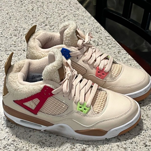 Jordan 4 Retro "Wild Things" sneakers. Gently worn and in great condition. - Picture 6 of 8